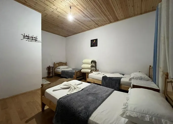Mikel Center בית הארחה 3*